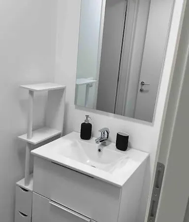 - Space 20 * Mailand